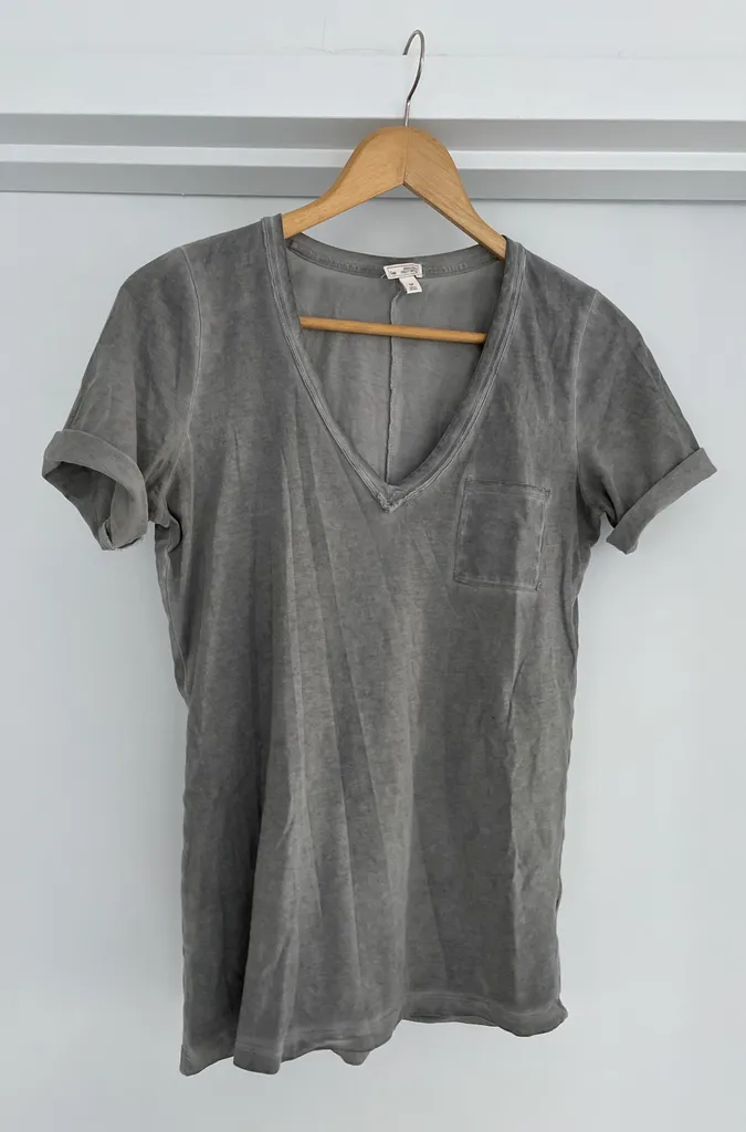 Grey Gap V-neck (small) photo 1