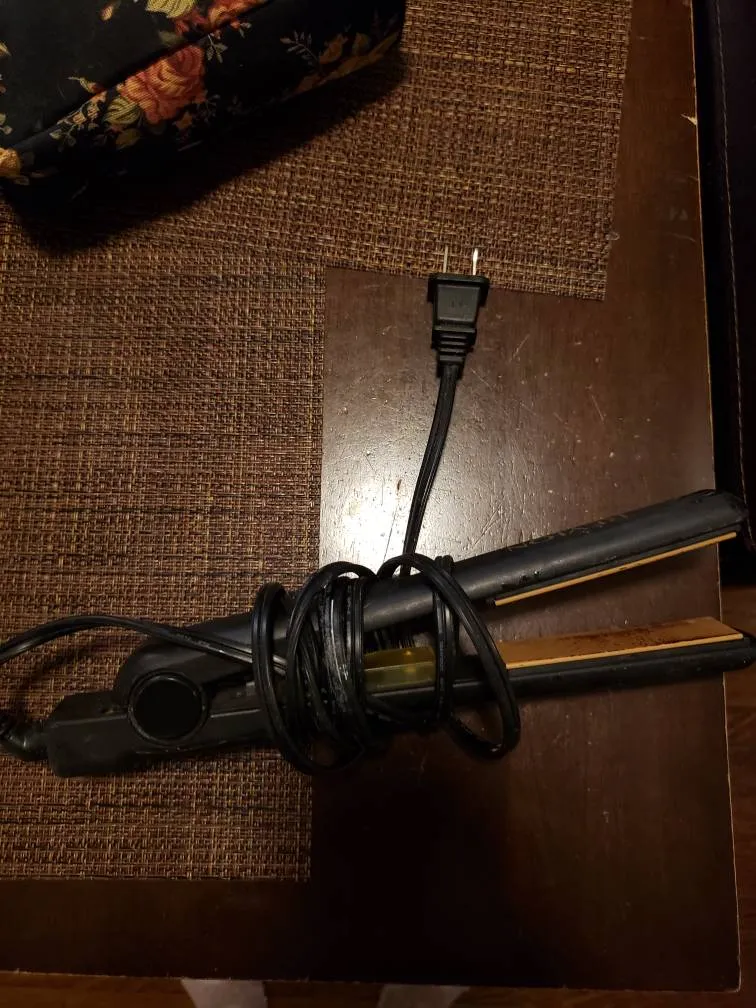 Revon Hair Straightner photo 1