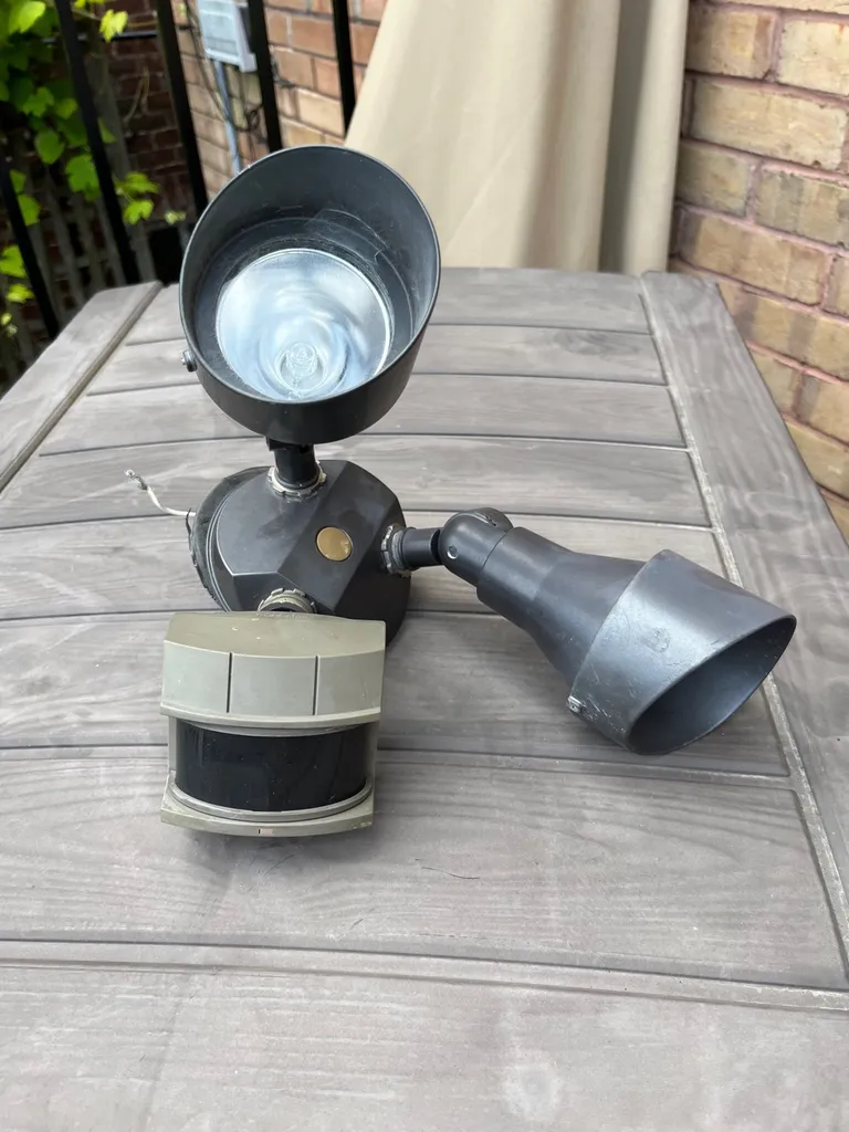 Outdoor Motion Sensor Light photo 1