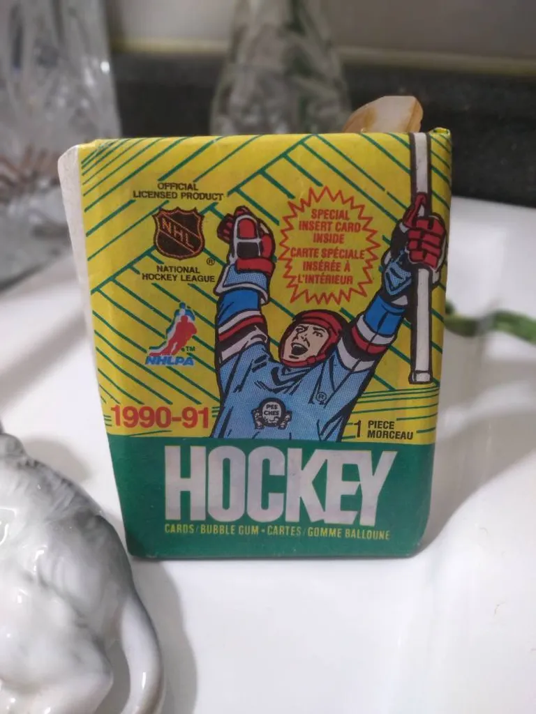 1990 -1991 NHL  Hockey Cards photo 1