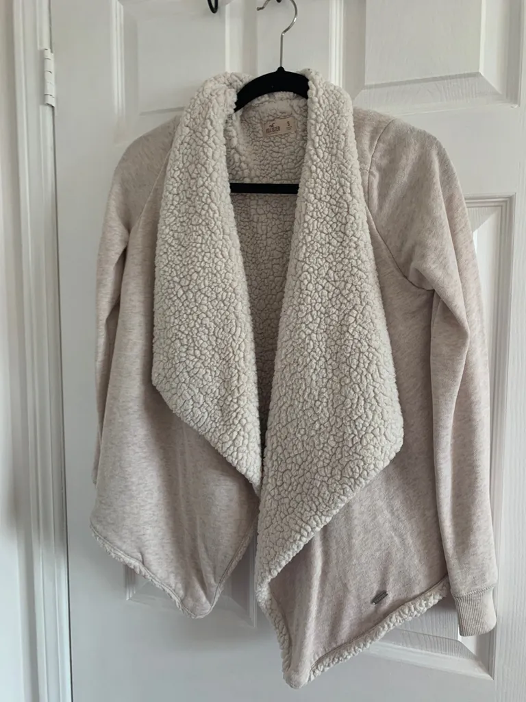 Hollister Sherpa Jacket / Sweater photo 1