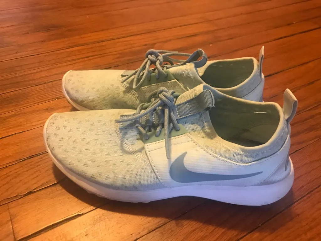 Nike Shoes Size 7 photo 1