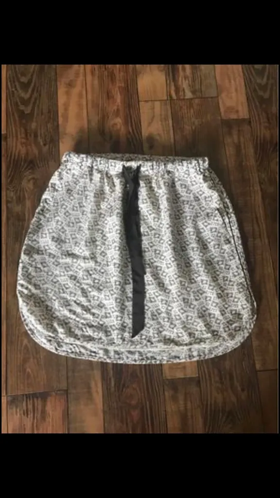 Size 2 Club Monaco Skirt photo 1