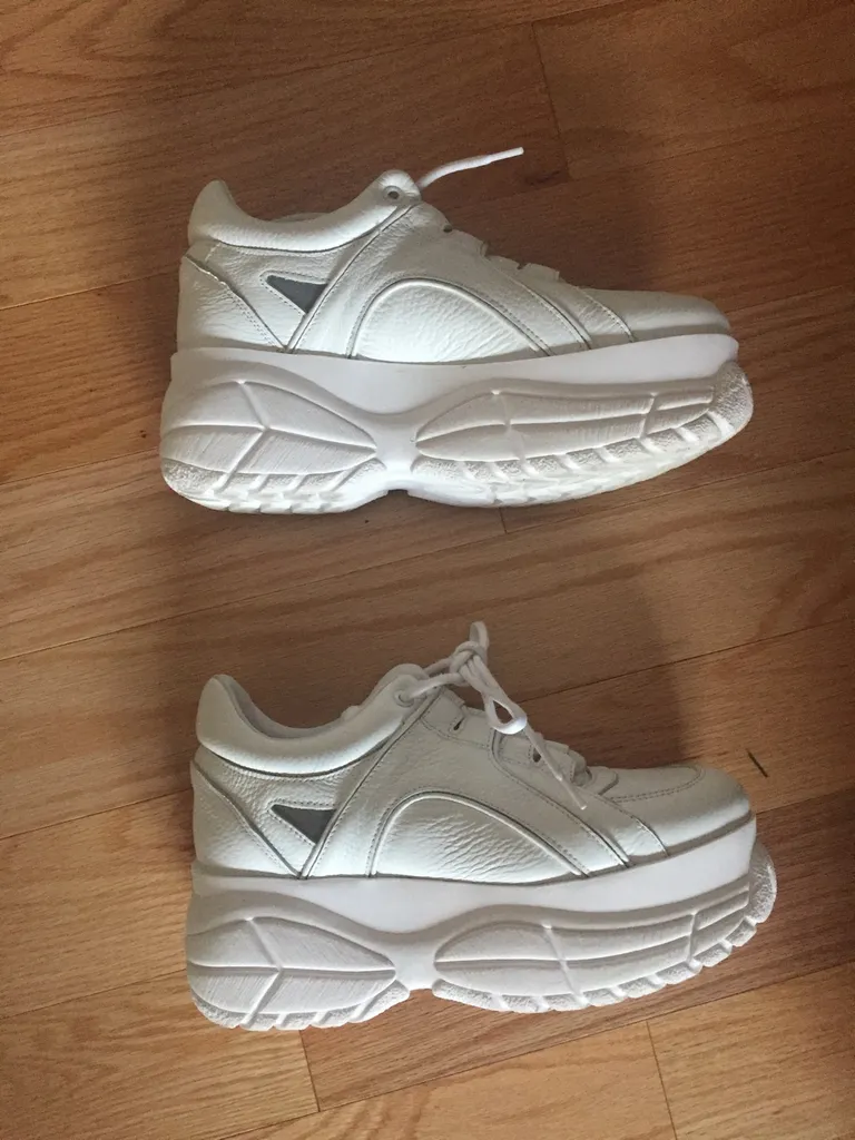 Size 8.5 White Platform Shoes photo 1
