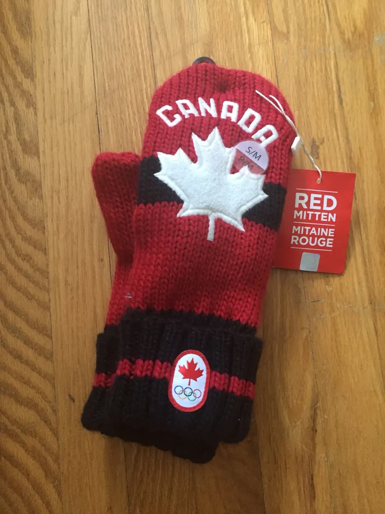 Canada Mitts photo 1