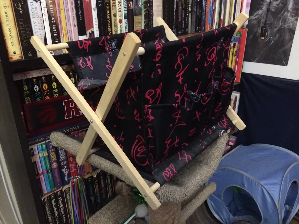 *Free* Magazine Holder photo 1