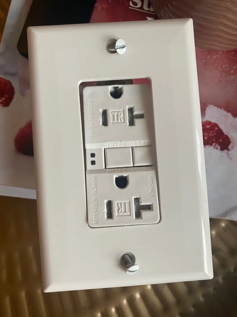 20amp Tamper Resistant GFCI photo 1