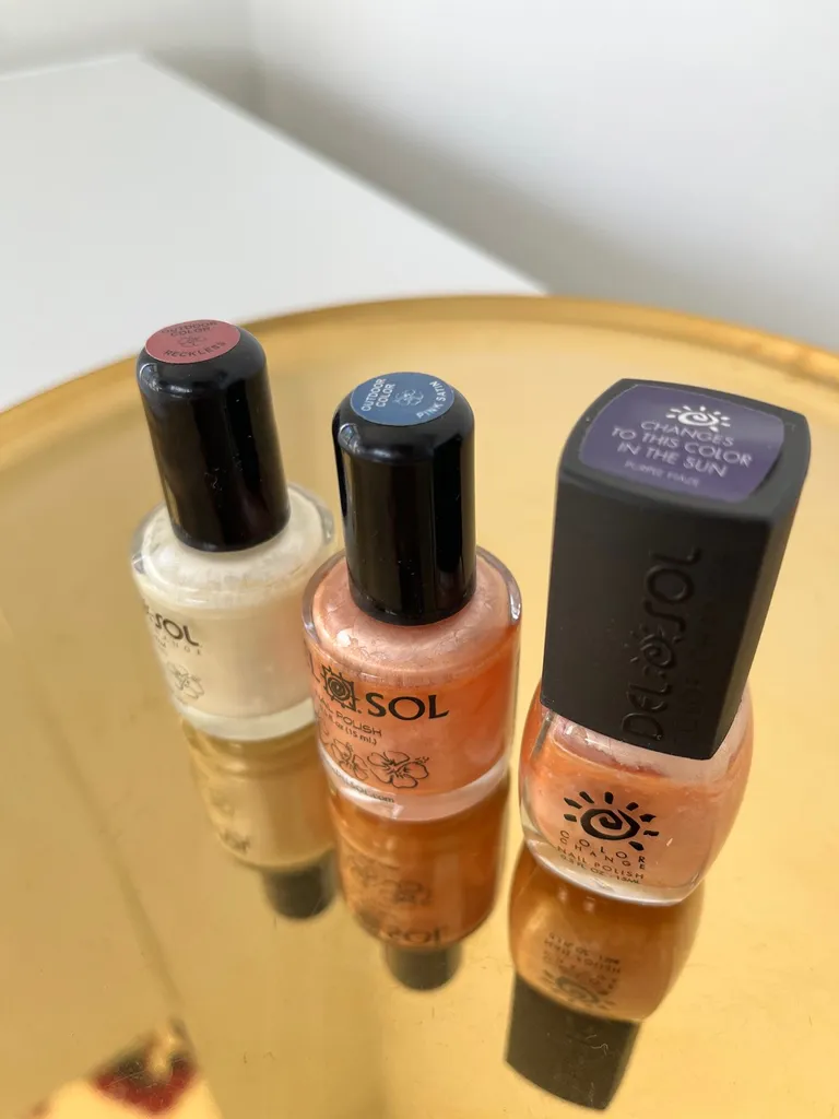 Delosol  Sun Color Change Nail Polish photo 1