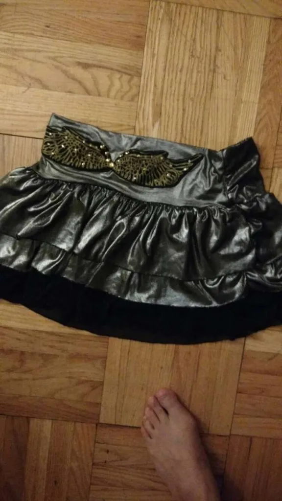 Silver Ruffled Mini, Size 6 photo 1