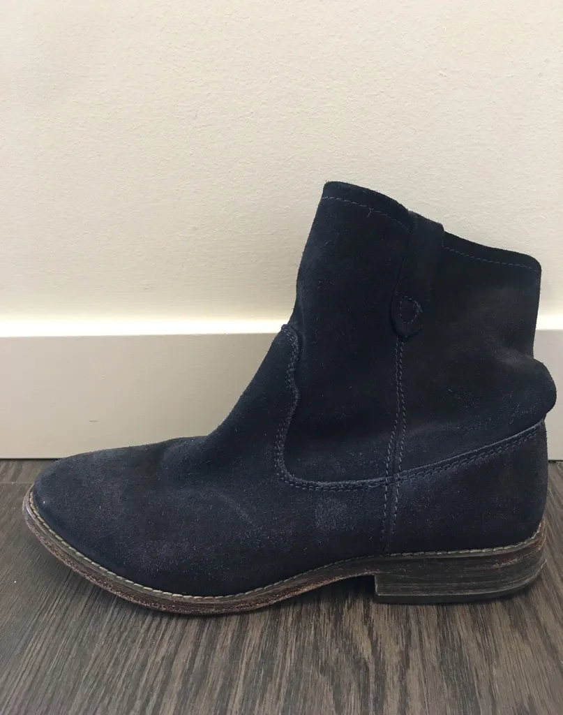 Suede booties Size 7.5 photo 1