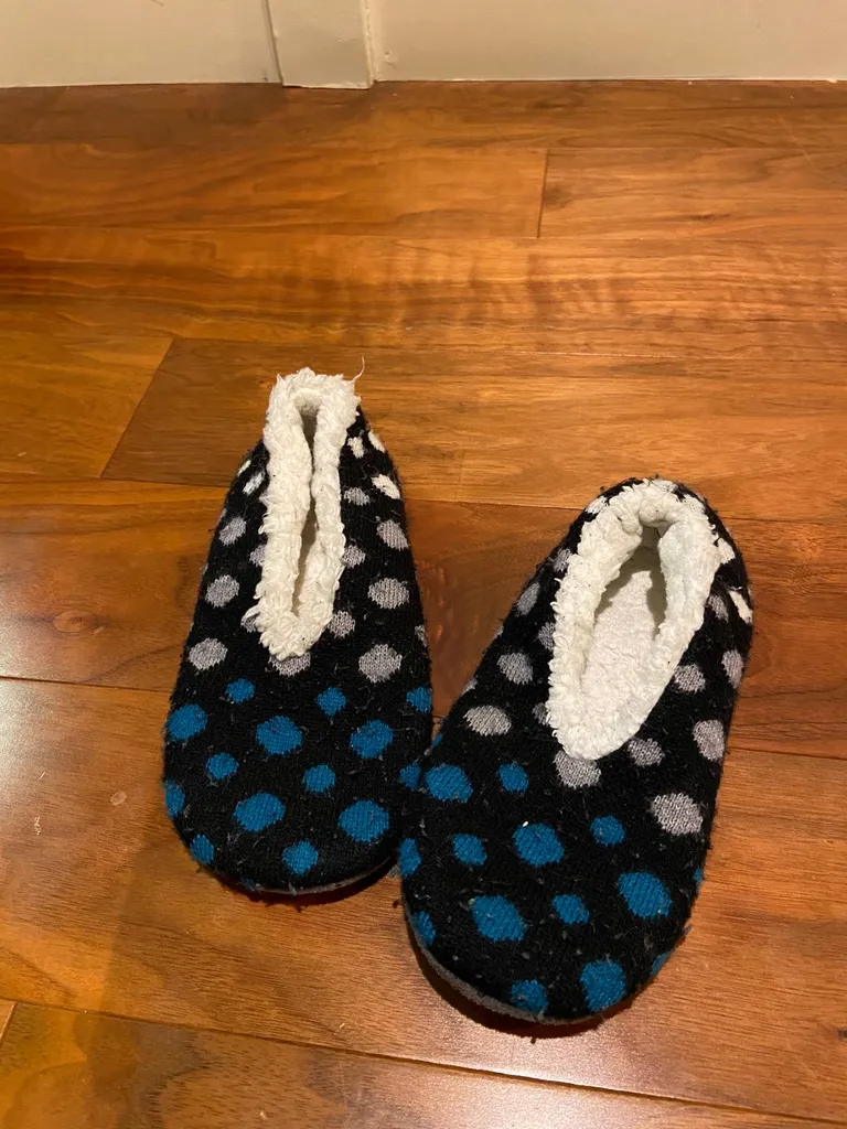 Knit Slippers Size M/L (approx Women’s 6-8) photo 1