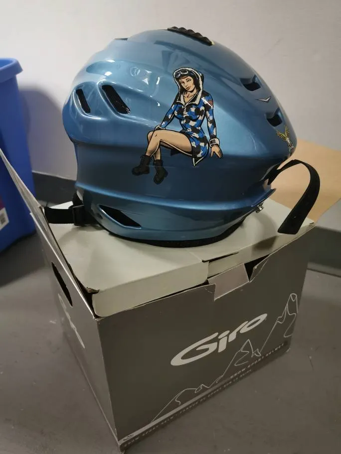 Snowboard/ski helmut photo 1