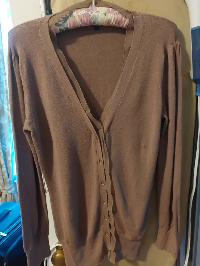Lovely and very sexy top size M. 80% Viscose, 20% polyester. photo 1