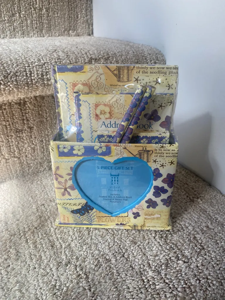 Random New Office Supply Stationeries photo 1