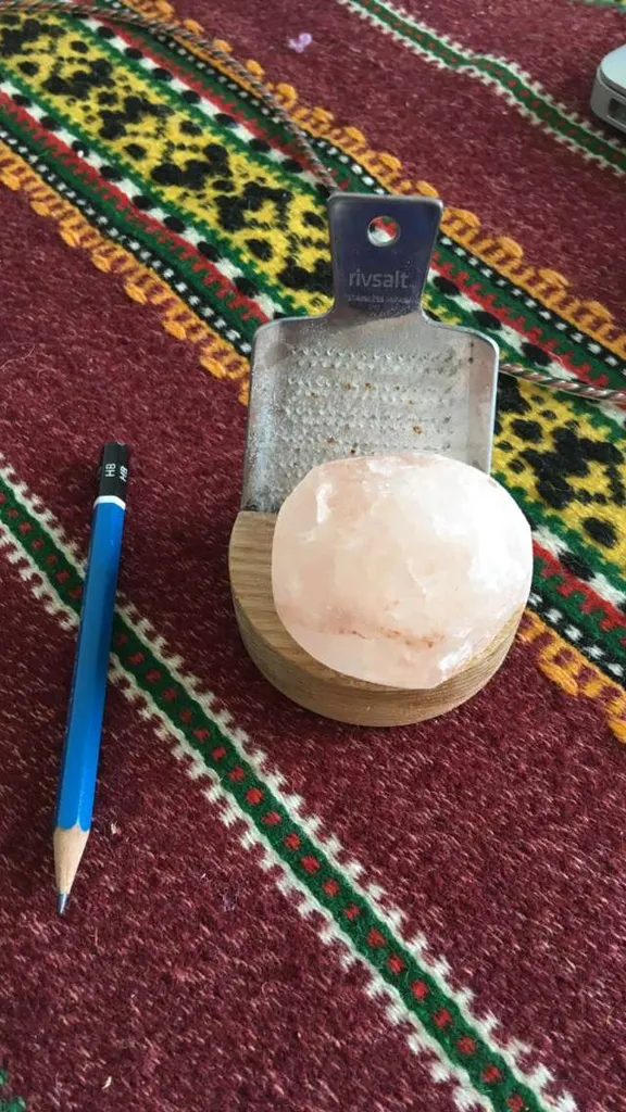 Himalayan Pink Salt Rock photo 1