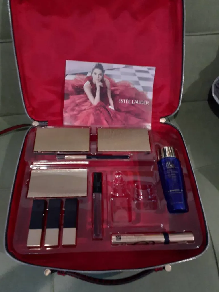 Estee Lauder Gift Set - Makeup Kit with Large Red Costmetic B... photo 1