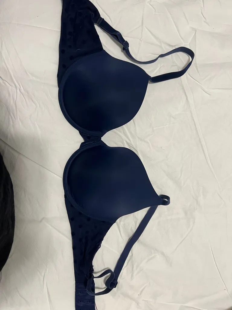 VS 32DD Bra photo 1