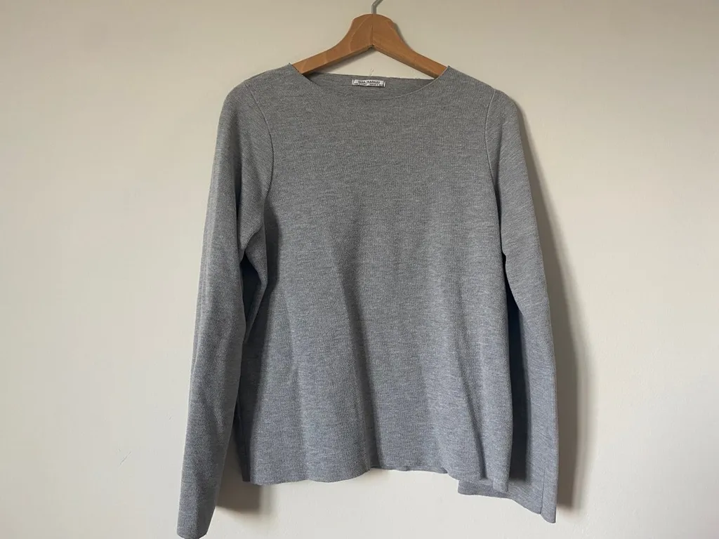 Zara Sweatshirt photo 1