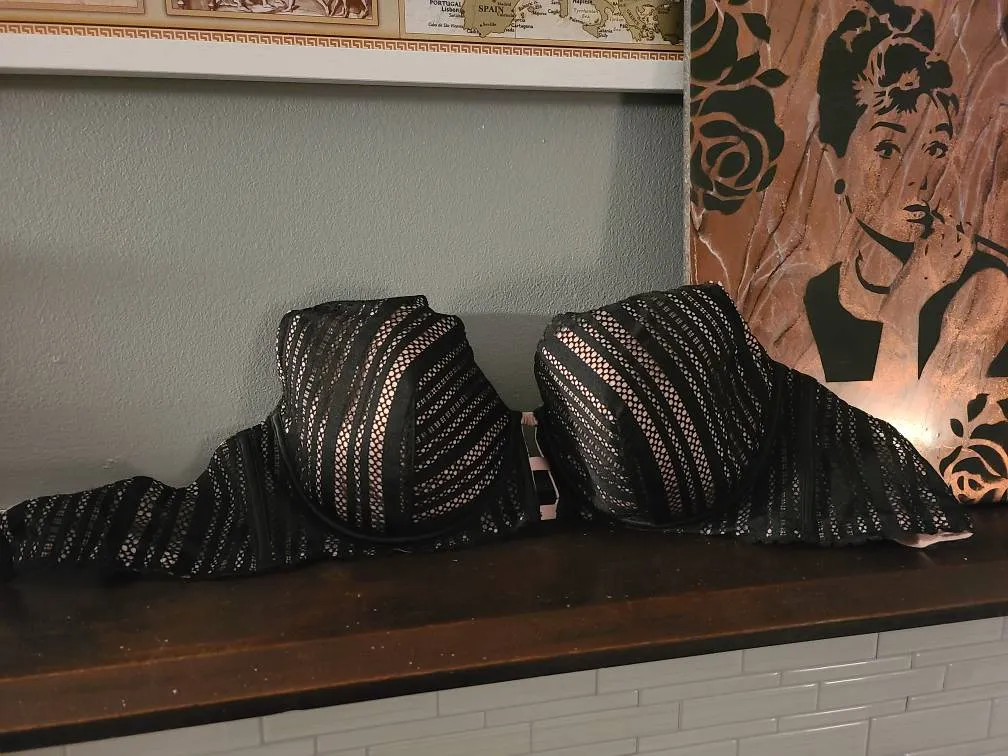 38 DD Victoria Secret photo 1