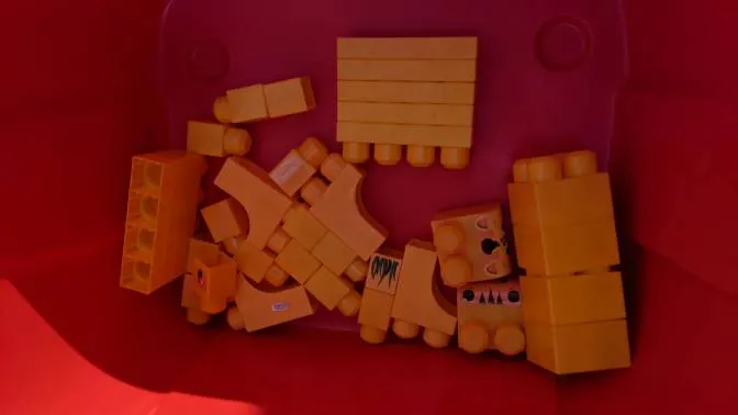 34 Yellow Mega bloks photo 1