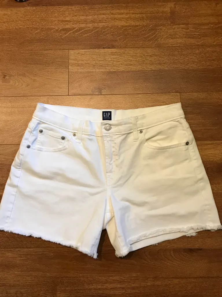 White Gap Shorts photo 1