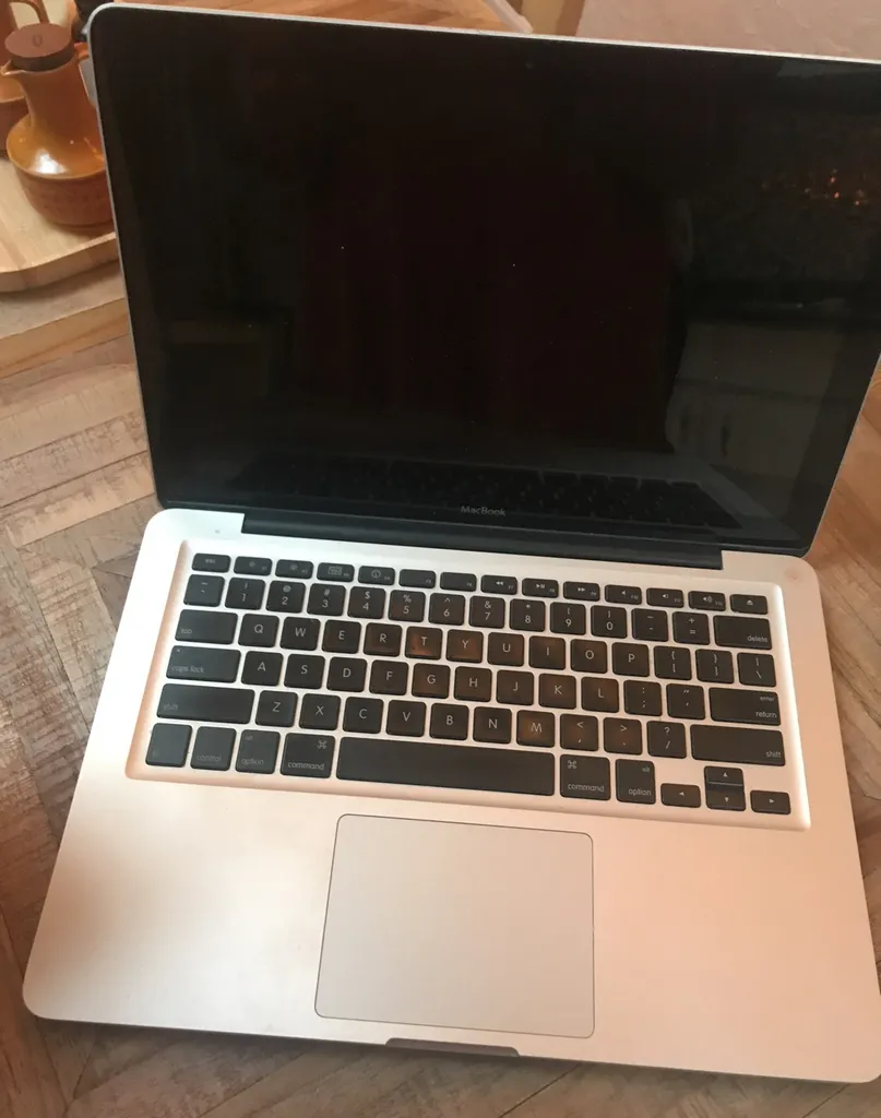 MacBook - Late 2008 photo 1