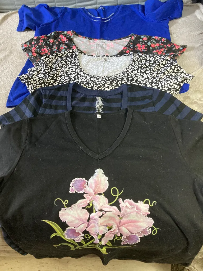 5 Tshirts Size X Large photo 1