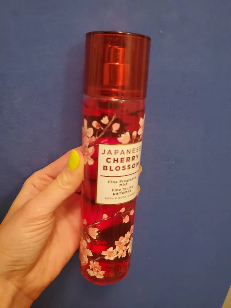 Cherry Blossom Body Spray photo 1