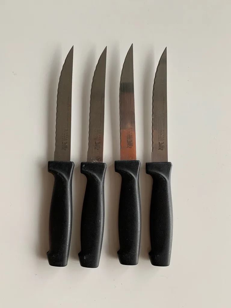 Free Set Of Steak Knives photo 1
