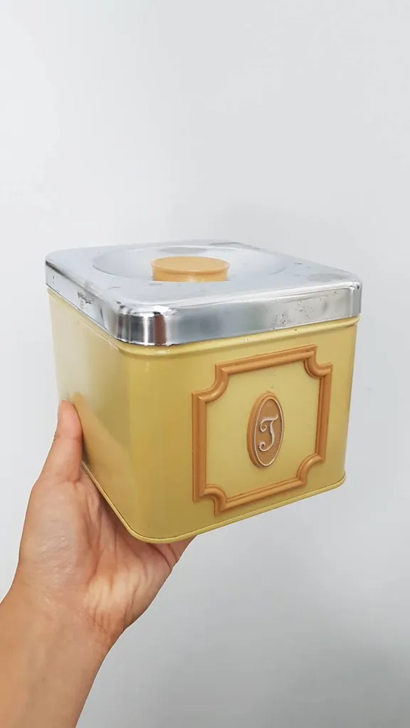 Vintage Tea Tin photo 1