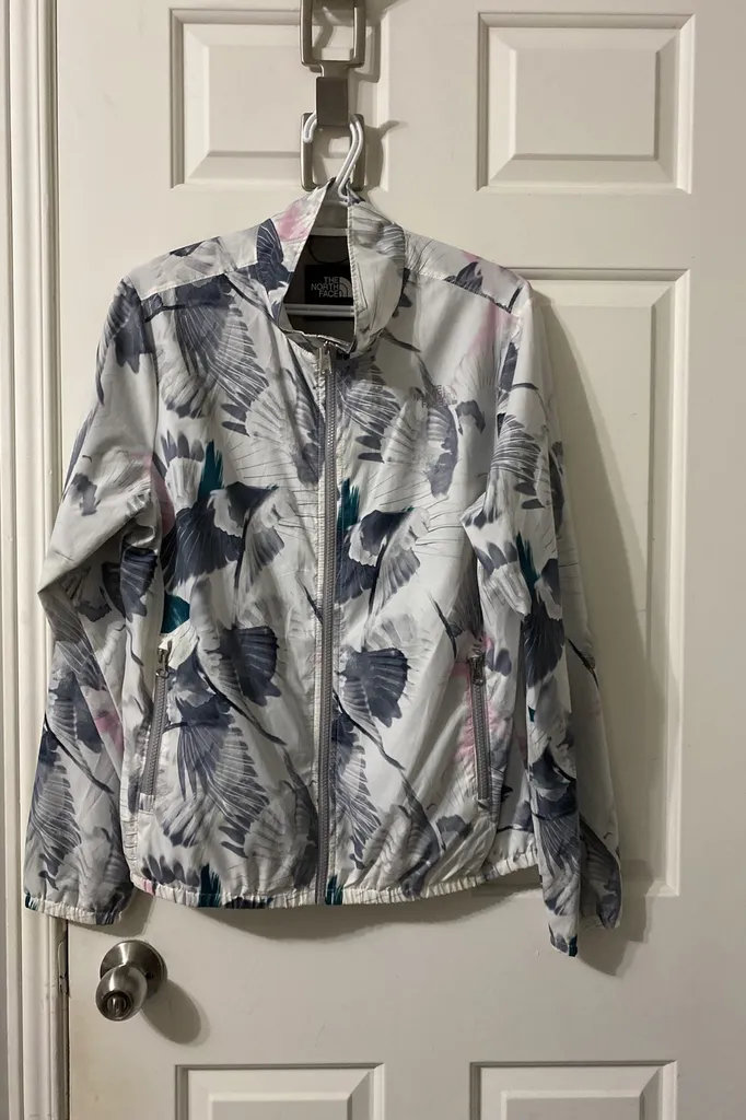 North Face Wind Breaker photo 1