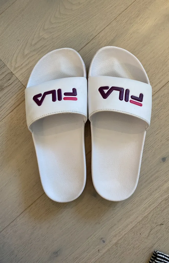 White Fila Slides Size 6 photo 1