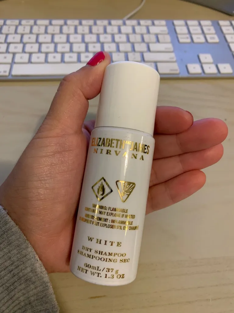 Elizabeth And James White Nirvana Dry Shampoo photo 1