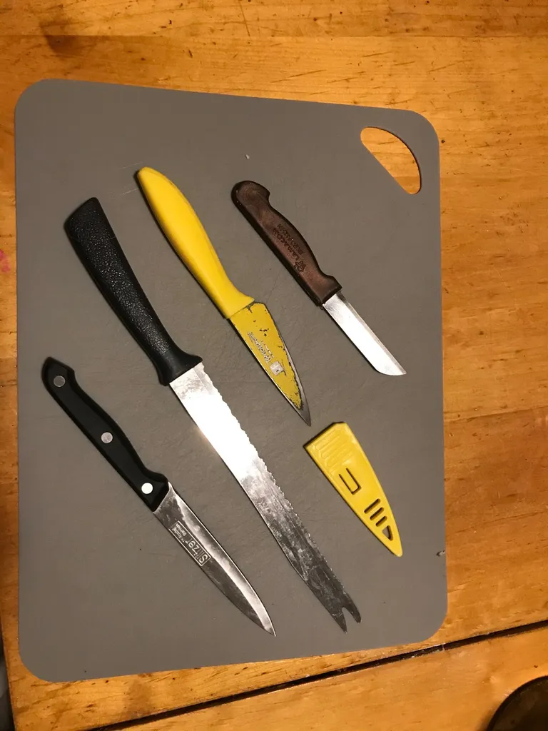 Assorted knives photo 1