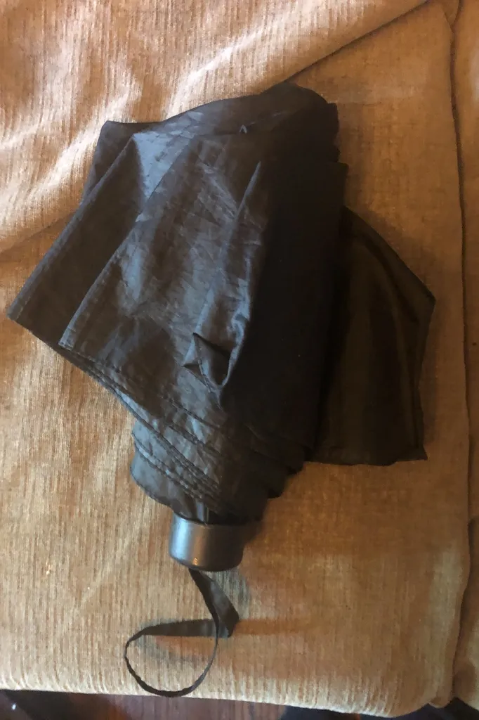 Small black umbrella in perfect condition photo 1