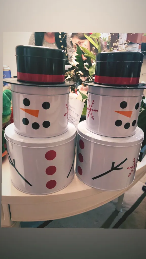 Snowman Tins photo 1