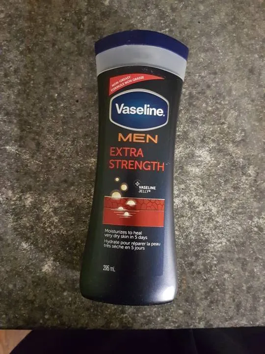 Vaseline Extra Strength Moisturizer photo 1