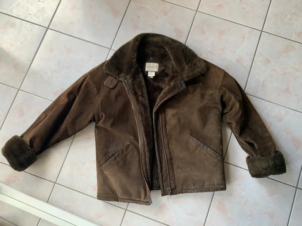 Vintage leather jacket with fur lining photo 1