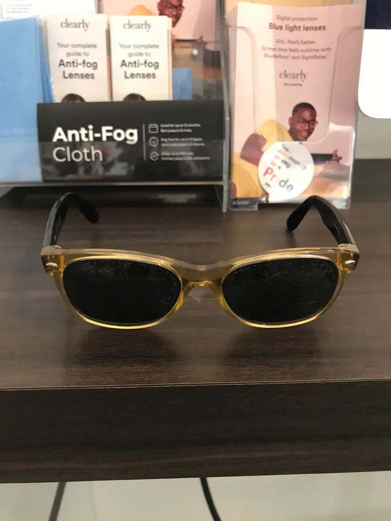 Rayban Wayfarer Sunglasses (only the Frame) photo 1