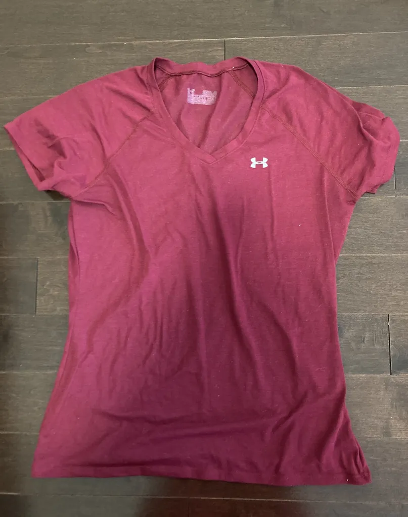 GUC Womens Sz M? Under Armour T photo 1
