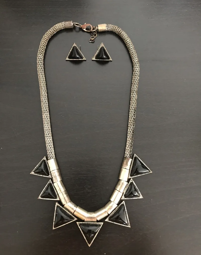 matching necklace & earrings photo 1