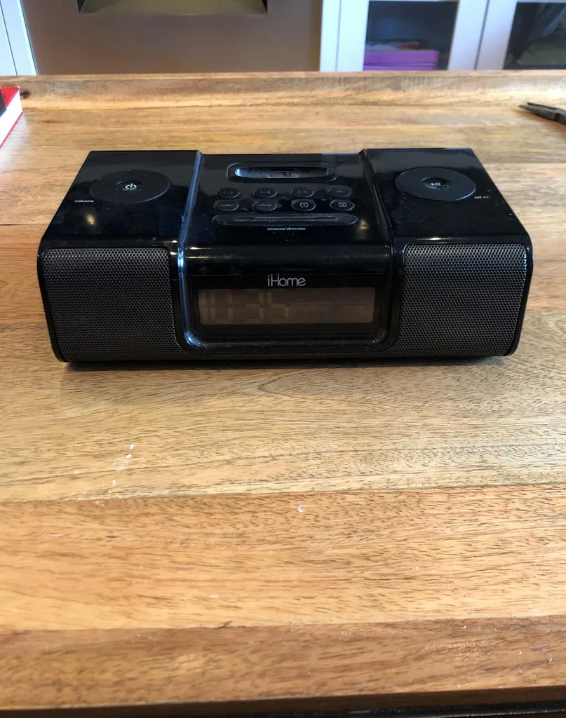 iHome Alarm Clock Radio photo 1