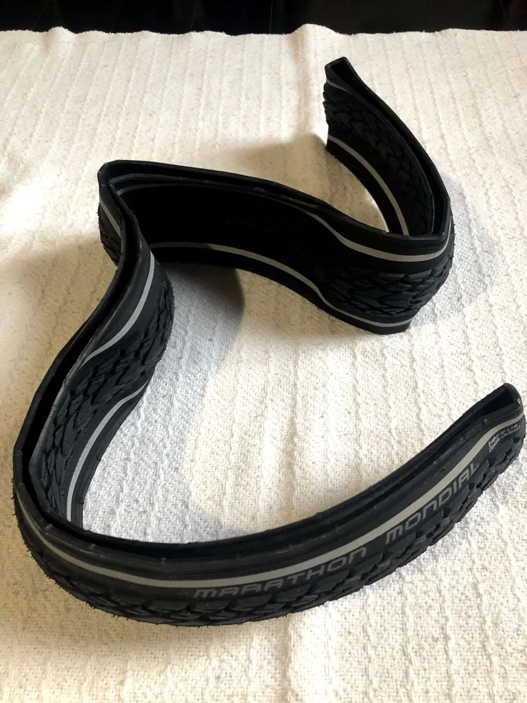 700x35C Schwalbe Marathon Mondial photo 1