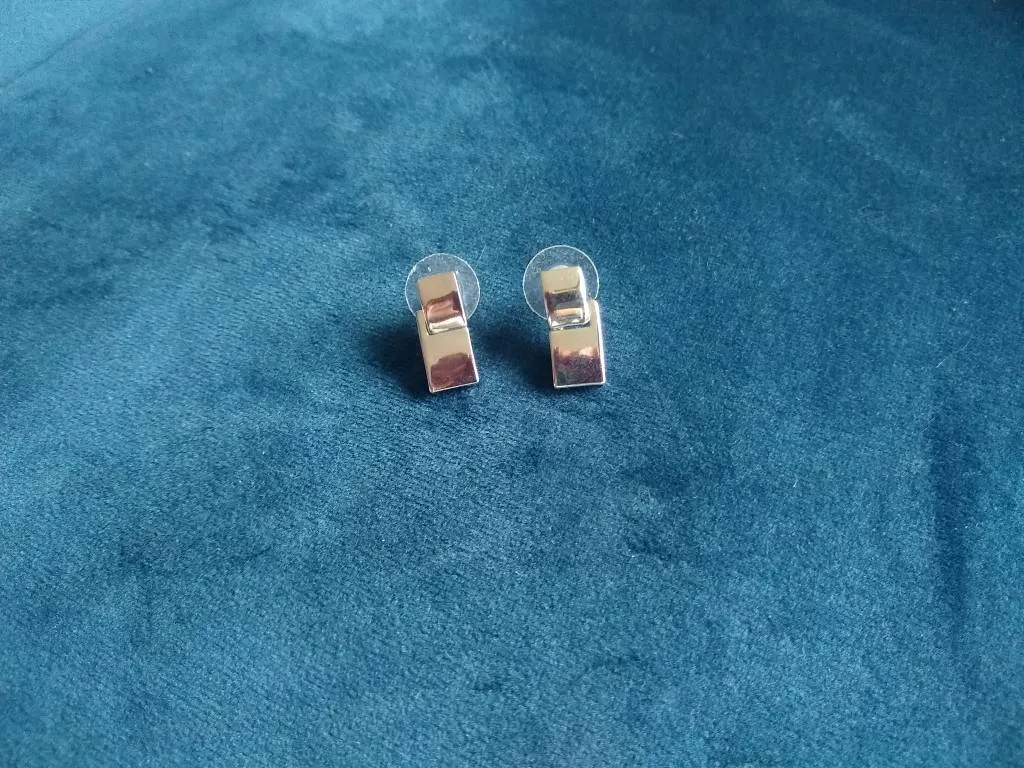 Minimalist Stud Earrings photo 1