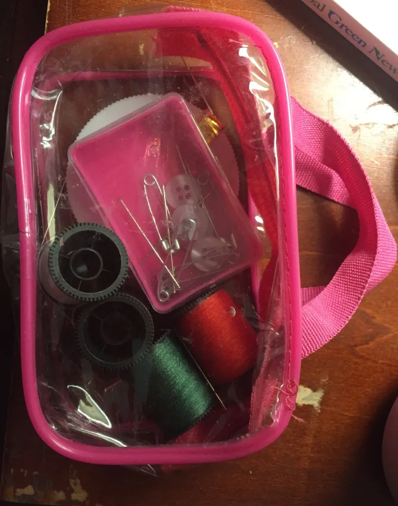Mini Sewing Kit photo 1