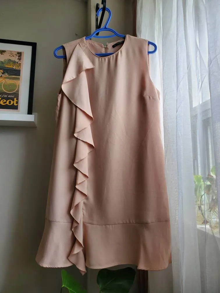 Zara Ruffled Shift Dress (M) New photo 1