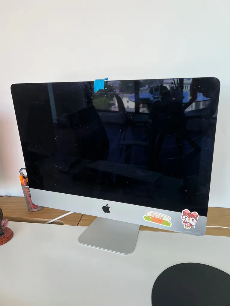 iMac 21.5 Inch (late 2013) photo 1