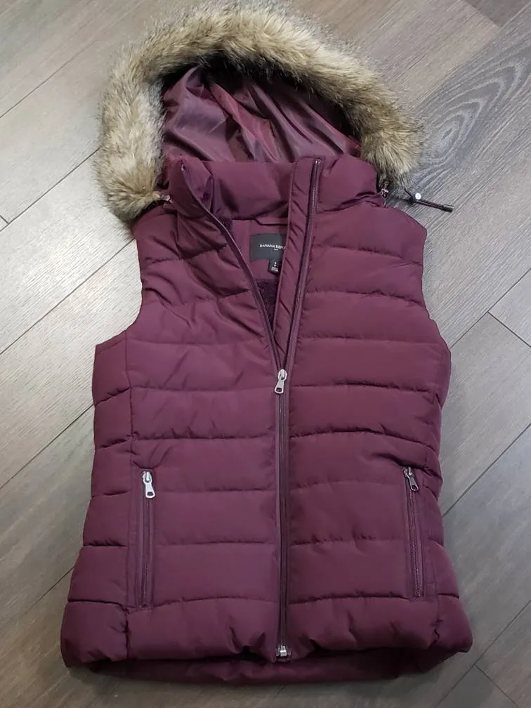 Banana Republic Puffer Vest photo 1
