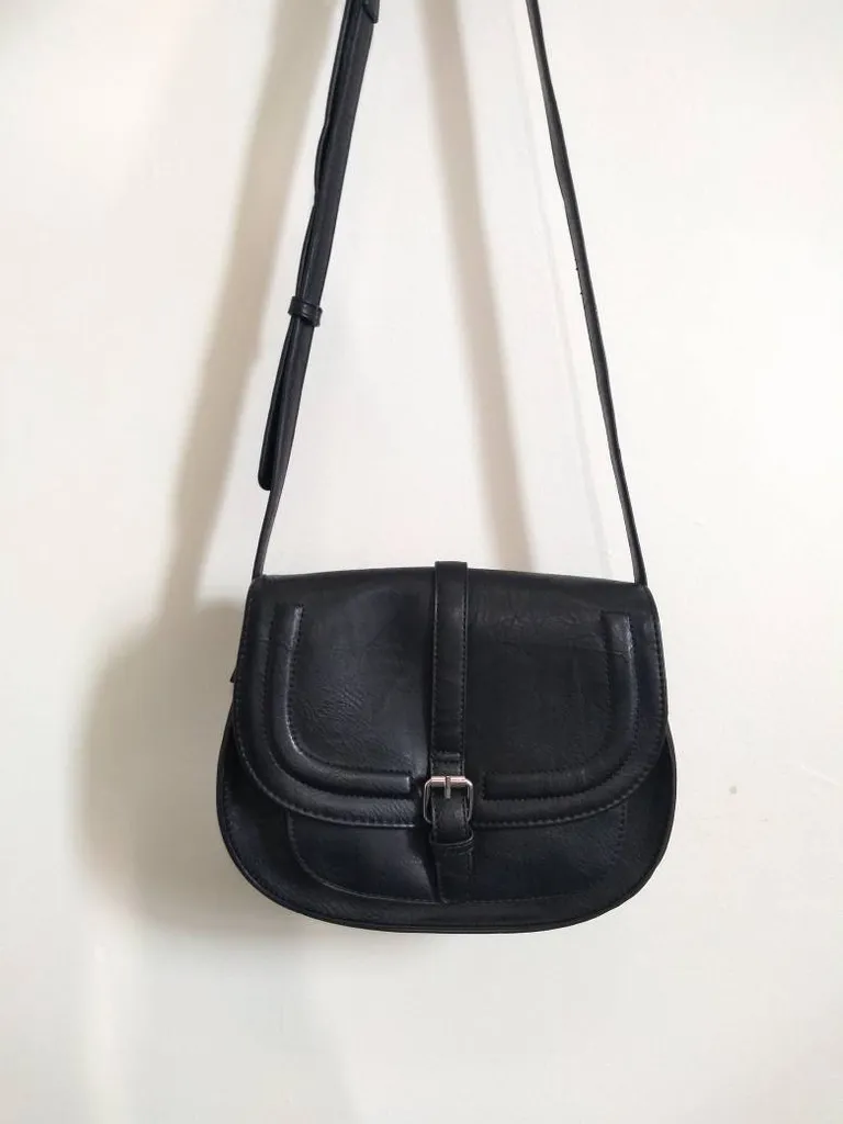 Black Leather-Textured Rounded Side Purse photo 1