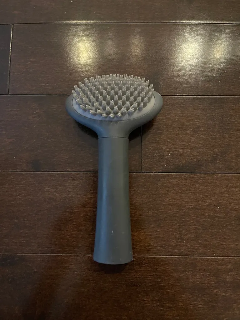Cat hair brush/groomer photo 1
